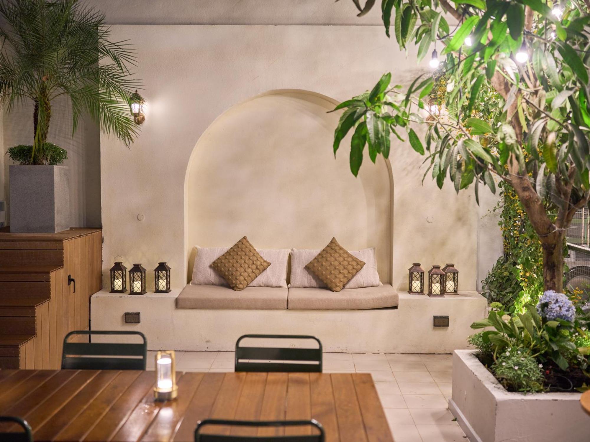 Quiet Near Bui Vien Street-good Time With Family-pool Rooftop Ho Chi Minh City