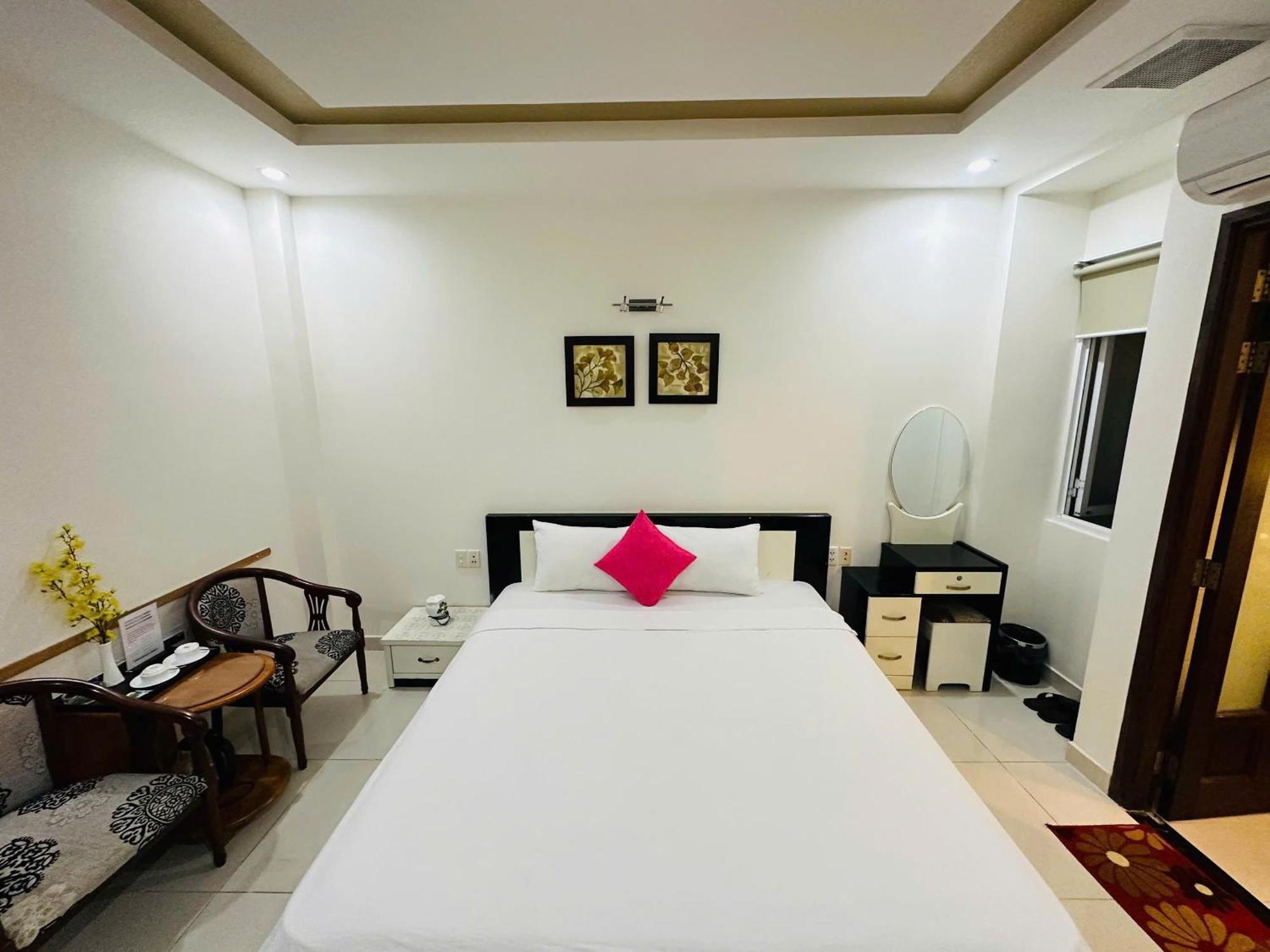 Quiet Near Bui Vien Street-good Time With Family-pool Rooftop