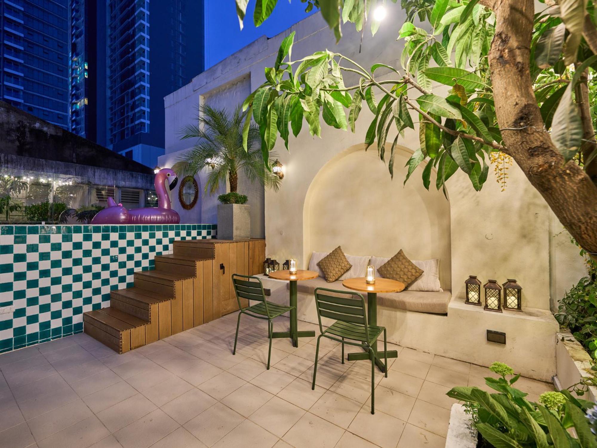 Quiet Near Bui Vien Street-good Time With Family-pool Rooftop Apartment *