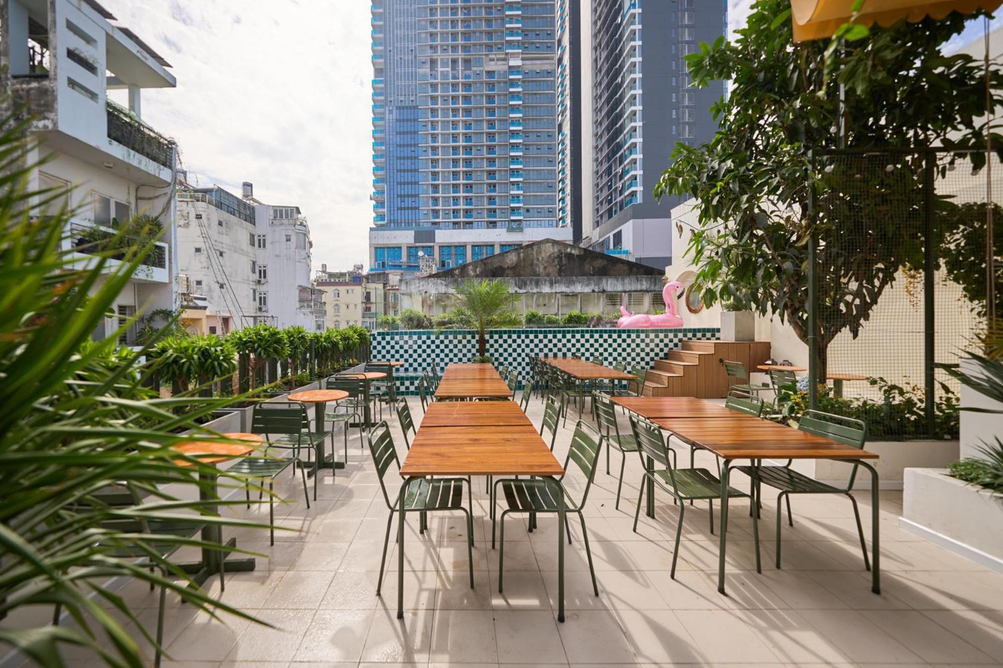 Quiet Near Bui Vien Street-good Time With Family-pool Rooftop