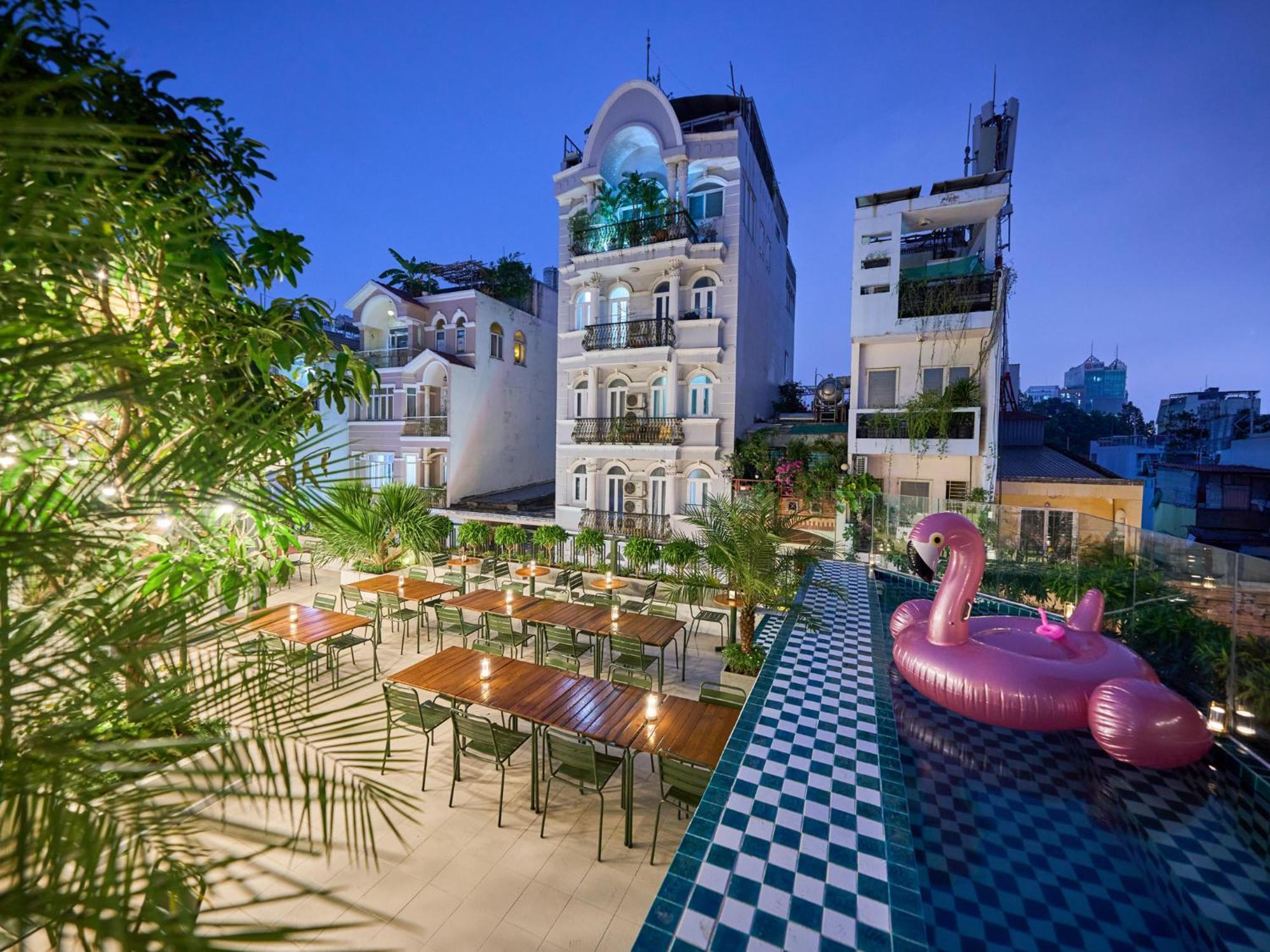 Quiet Near Bui Vien Street-good Time With Family-pool Rooftop *