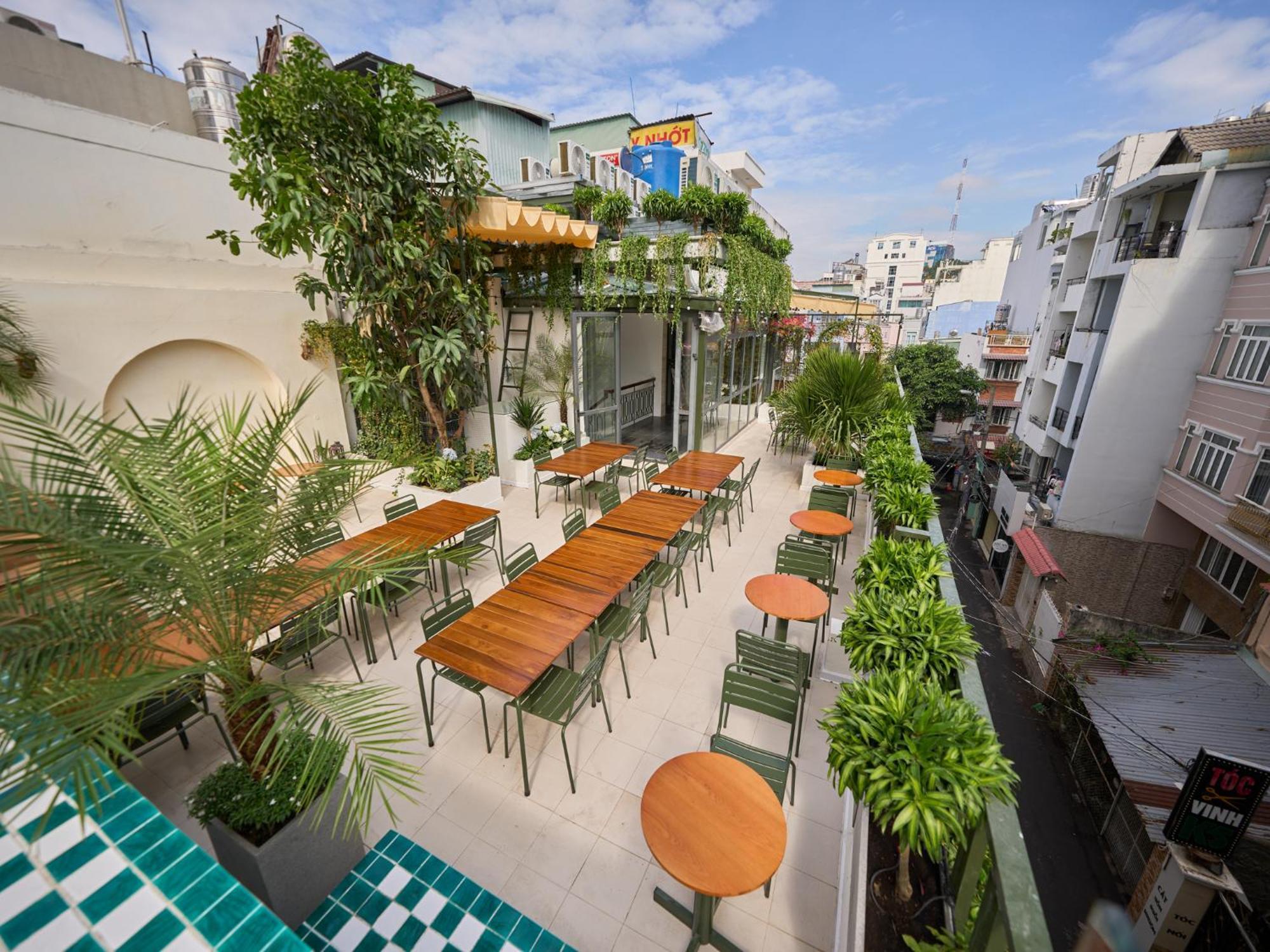 Quiet Near Bui Vien Street-good Time With Family-pool Rooftop * Ho Chi Minh City
