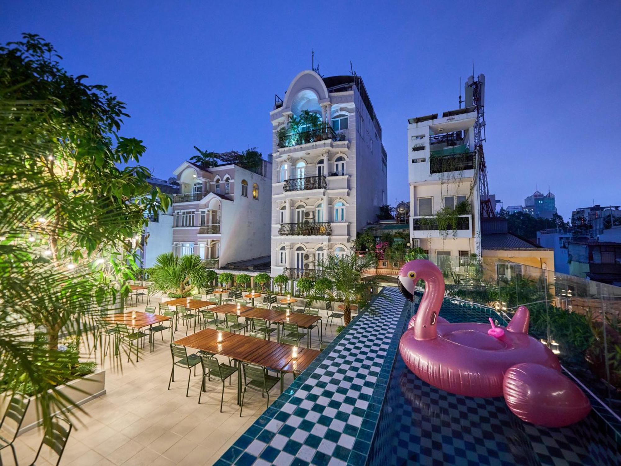 Quiet Near Bui Vien Street-good Time With Family-pool Rooftop *