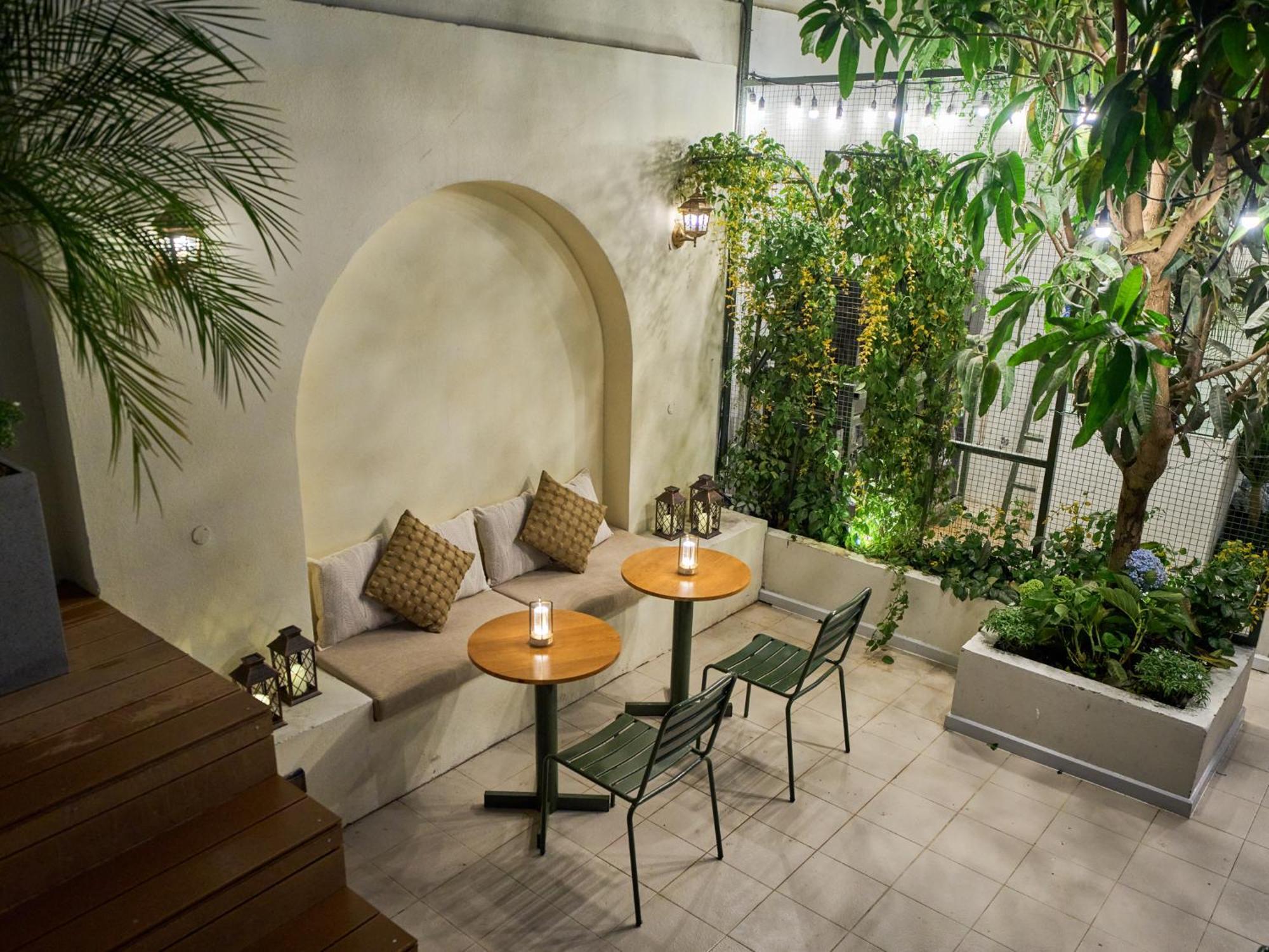 Quiet Near Bui Vien Street-good Time With Family-pool Rooftop Apartment Ho Chi Minh City