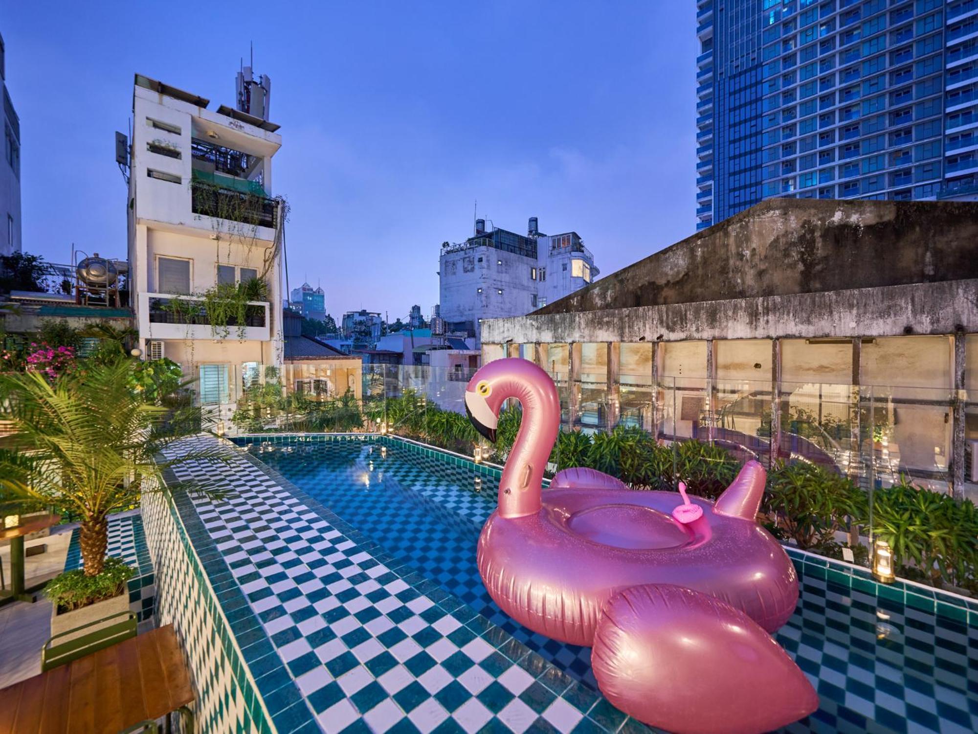 Quiet Near Bui Vien Street-good Time With Family-pool Rooftop * Ho Chi Minh City