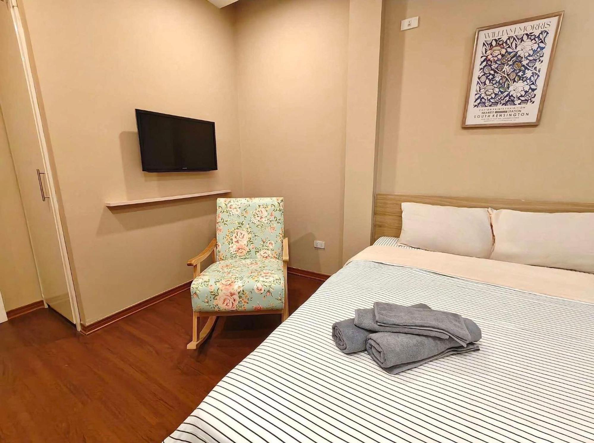 Quiet Near Bui Vien Street-good Time With Family-pool Rooftop Apartment Ho Chi Minh City