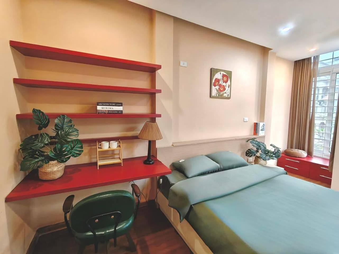 Quiet Near Bui Vien Street-good Time With Family-pool Rooftop