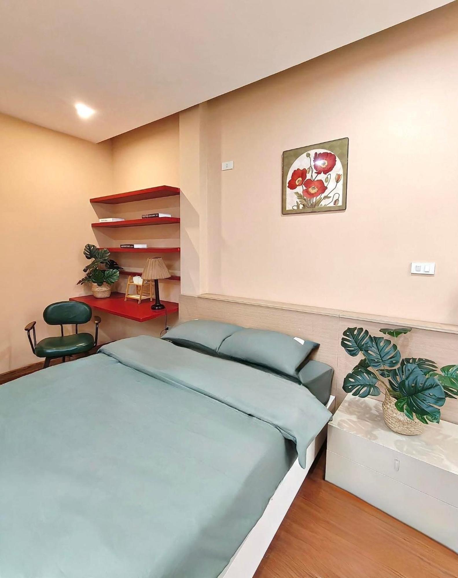 Quiet Near Bui Vien Street-good Time With Family-pool Rooftop Apartment Ho Chi Minh City